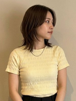 大人レイヤースタイルでくびれ美人に